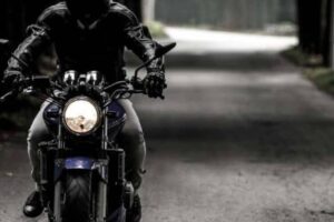 ¿Como aumentar la iluminación de mi moto de forma legal?