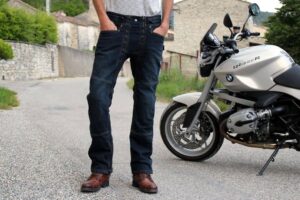 ¿Cómo arreglar o reparar mis pantalones de moto de cordura o cuero?